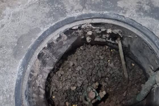 Projeto de SPDA e para-raios executado em edifício em São Paulo, registro 16 de 16: cobertura, captor, cabo de descida e caixa de inspeção de aterramento